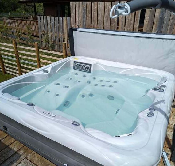 Hot tub_Mid Wales Lodges_1