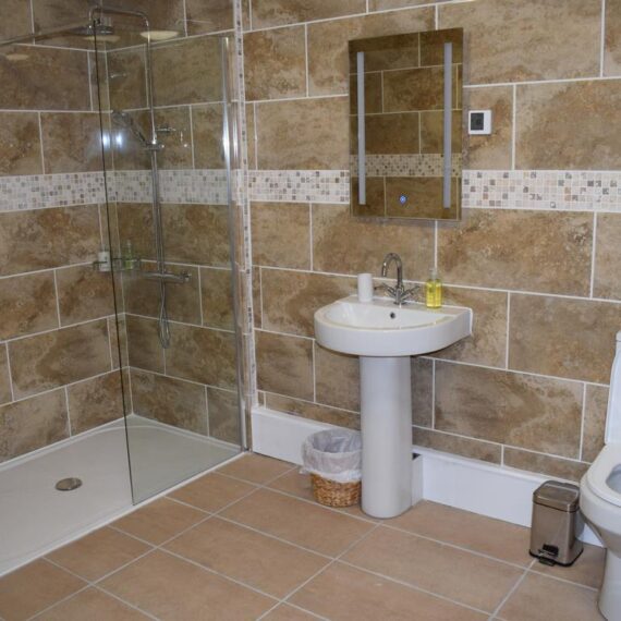 Mid Wales Lodges_Lime Lodge_Bathroom_10