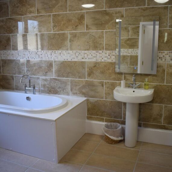 Mid Wales Lodges_Lime Lodge_Bathroom_5