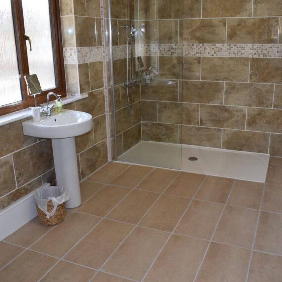 Mid Wales Lodges_Lime Lodge_Bathroom_9
