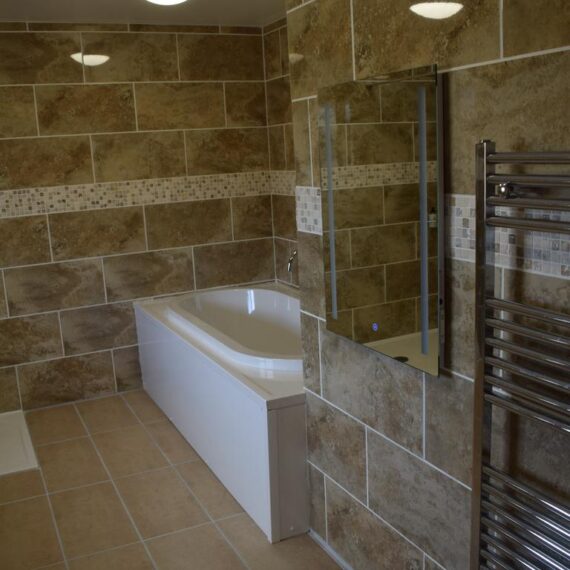 Mid Wales Lodges_Lime Lodge_bathroom_2