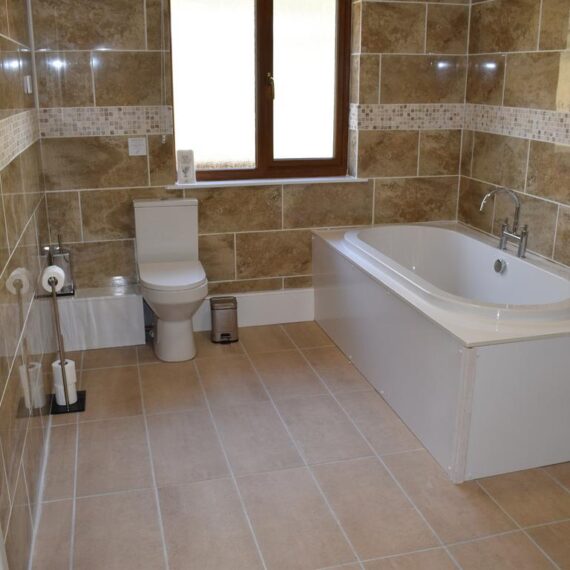Mid Wales Lodges_Lime Lodge_bathroom_6