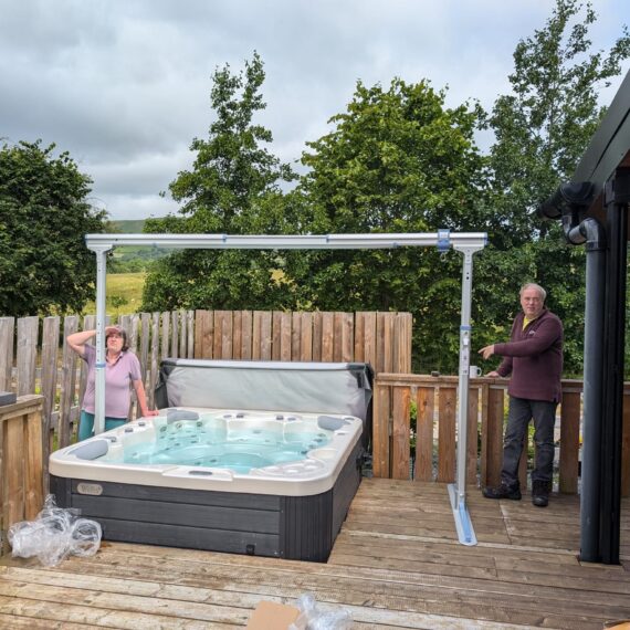 Gantry hoist over hot tub_Mid Wales Lodges_1