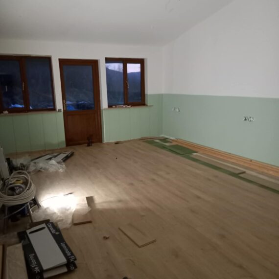 Oak Lodge_fitting laminate flooring_2