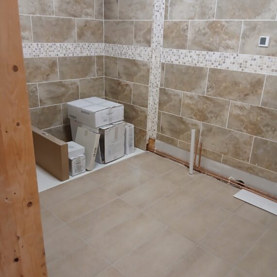 Grouting bathroom finished_Oak Lodge_1