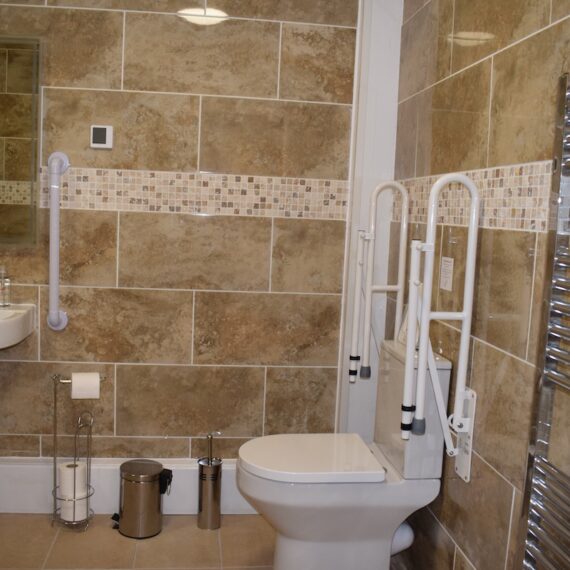 Oak Lodge_bathroom_2