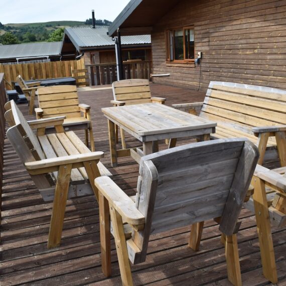 Oak Lodge_decking_1